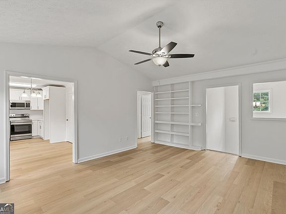 4th image of 1700 Bismarck Cir