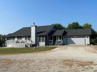 3730 E Lakewood Dr, Vassar, KS 66543