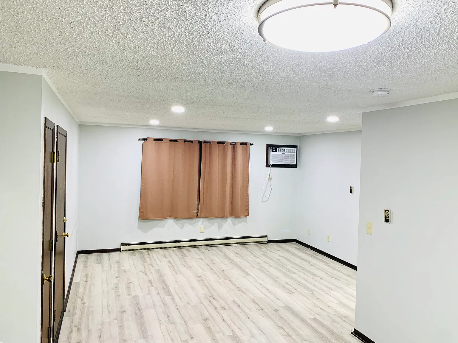 2 bed, 900 sqft, $1,400 — Photo 4