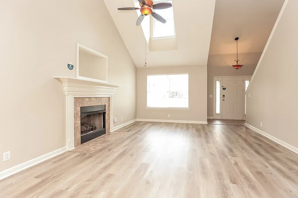 4 bed, 2.5 bath, 2161 sqft, $2,535 — Photo 4