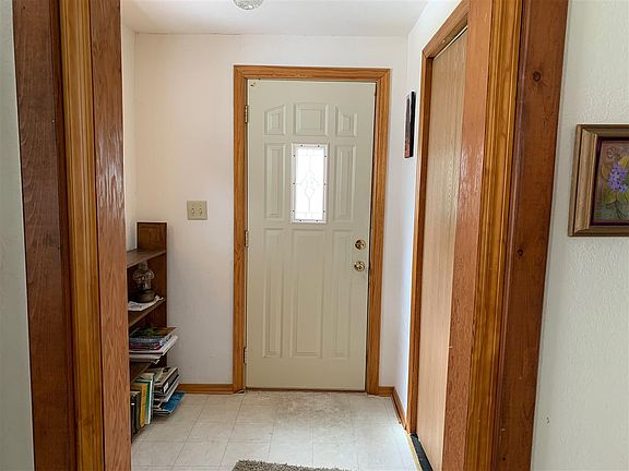 5th image of 205 5th Ave NE