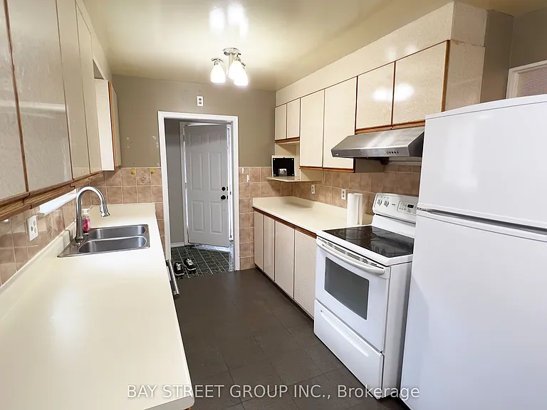 31 Colonsay Rd — Photo 8