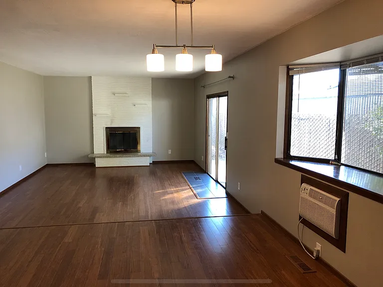 409 SE 88th Ave — Photo 2