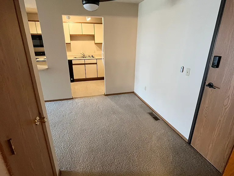 Bennington Hill Apartments — Photo 19