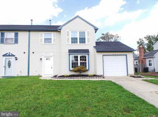 28 Harvest Ln, Sicklerville, NJ 08081