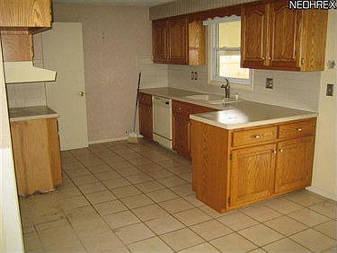 5th image of 1725 Narragansett Blvd