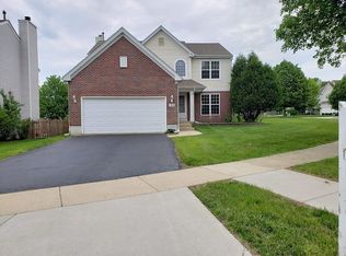 135 Emerald Dr, Streamwood, IL