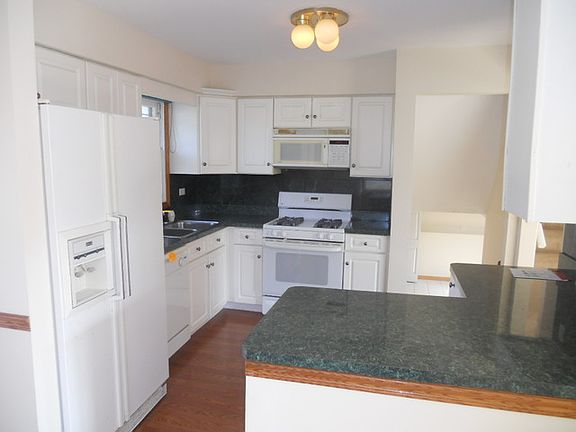 4th image of 29W078 Barnes Ave