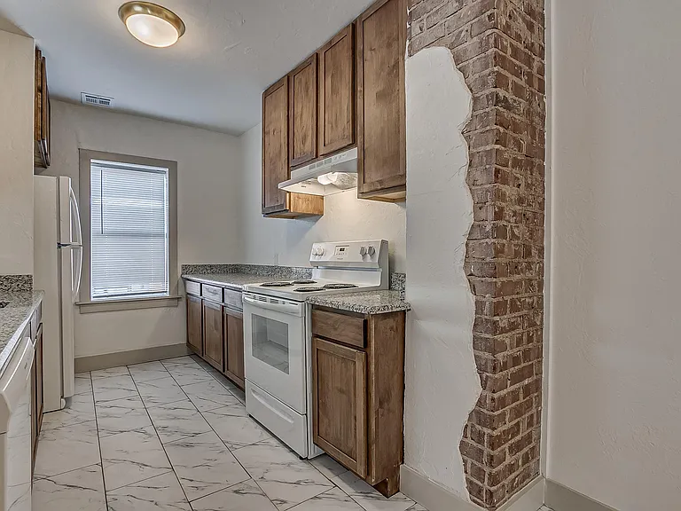 2110 N Kelley Ave — Photo 5