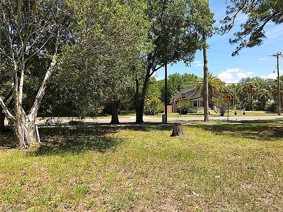 2nd image of 2742 2nd St