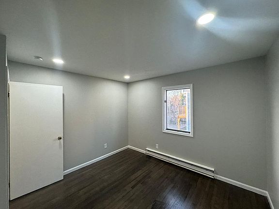 5th image of 38 Glenwood Ave