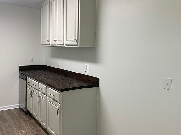 4th image of 675 N Main St