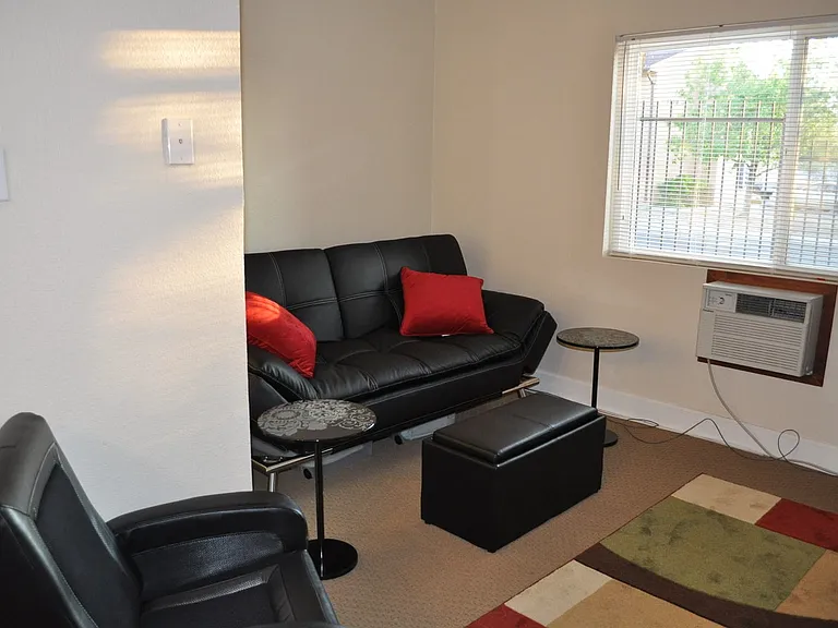 1710 Coal Pl SE — Photo 2