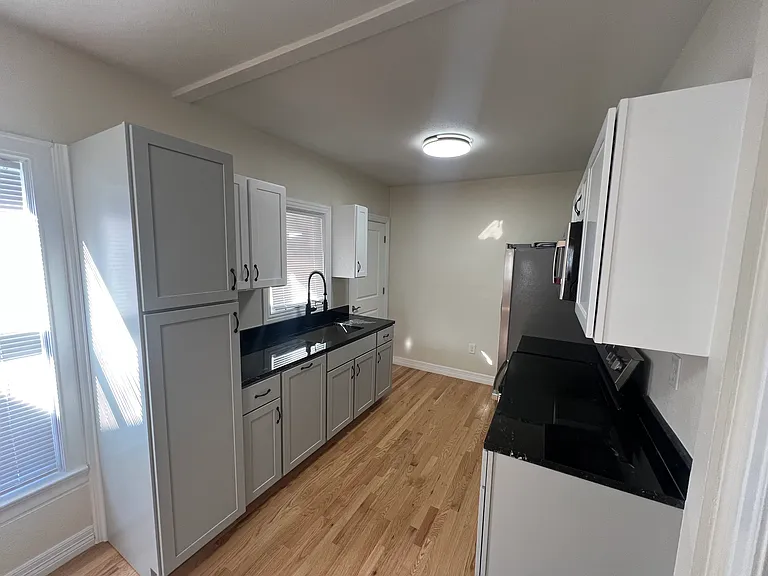 5117 Mission Ave — Photo 6