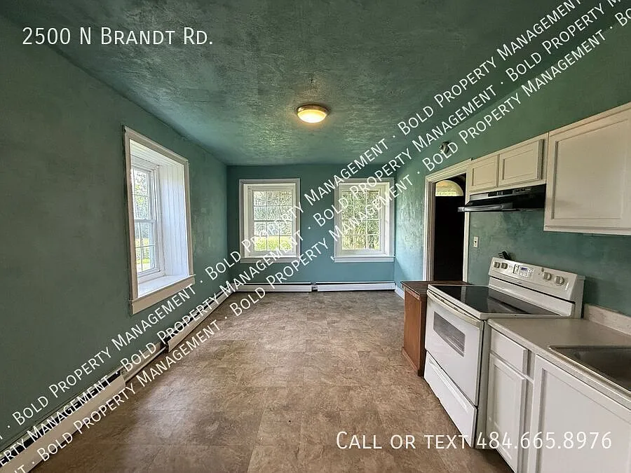 Annville 4 bedroom home w all utilities, lawncare & snow removal included — Photo 4