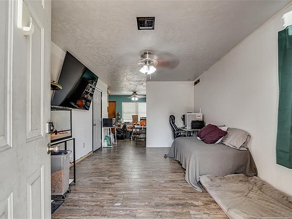 2nd image of 2721 SW 64th St