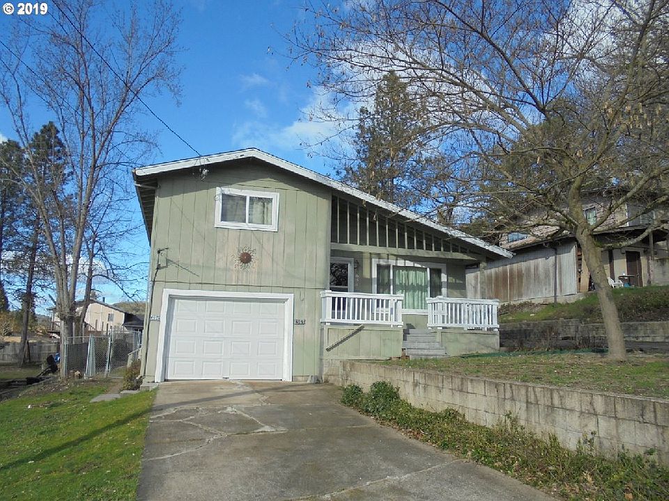 1st image of 654 NE Clover Ave