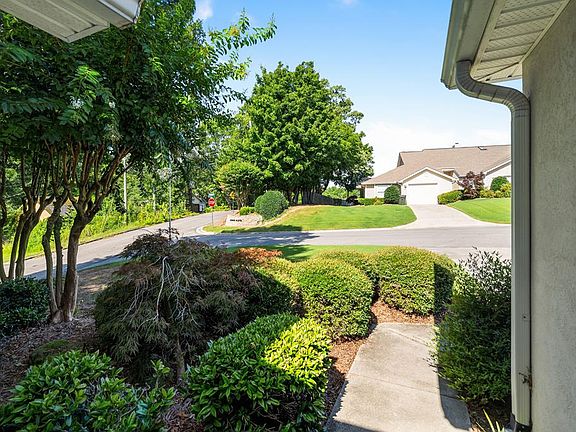 5th image of 300 Bowen Pl