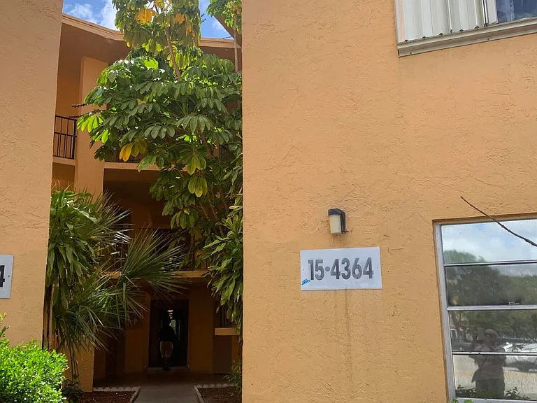 4364 NW 9th Ave #15-3B — Photo 2