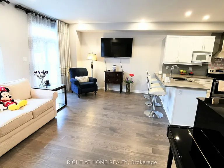 321 Lysander Pl — Photo 9