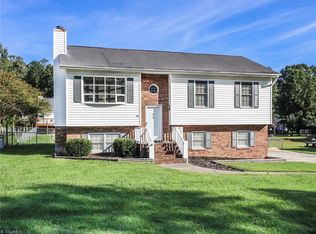 805 Burguss Rd, High Point, NC 27265