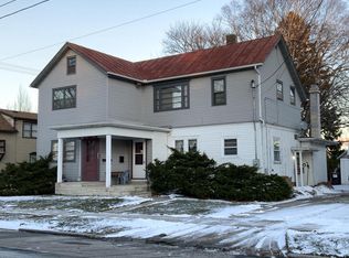 1305 S 9th St, Manitowoc, WI 54220