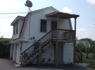 89 9th St, Wyoming, PA 18644