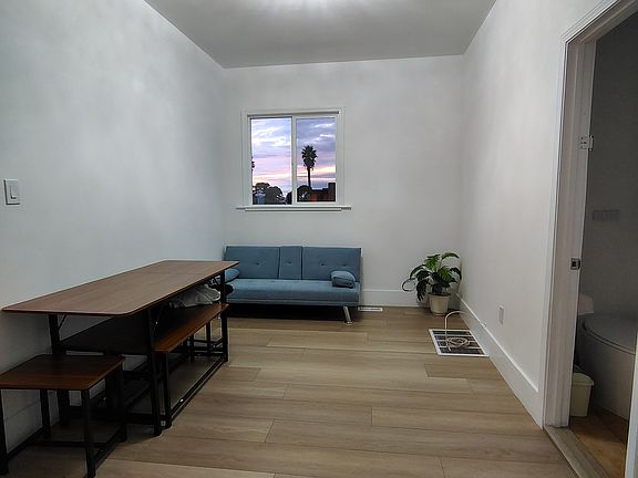 4th image of 120 Parkview Ave #A