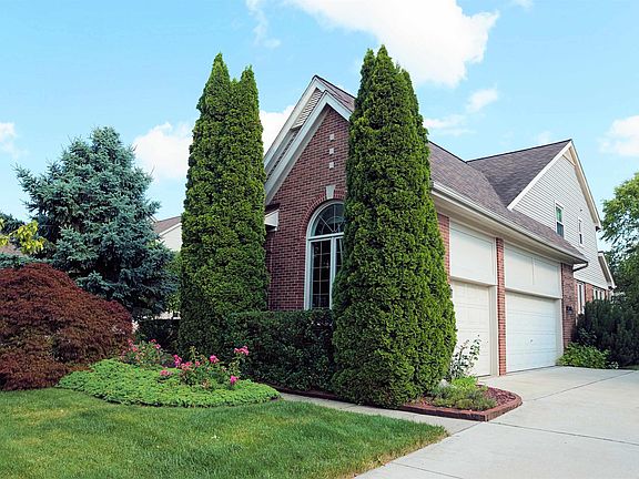 2nd image of 45875 Fountain View Dr