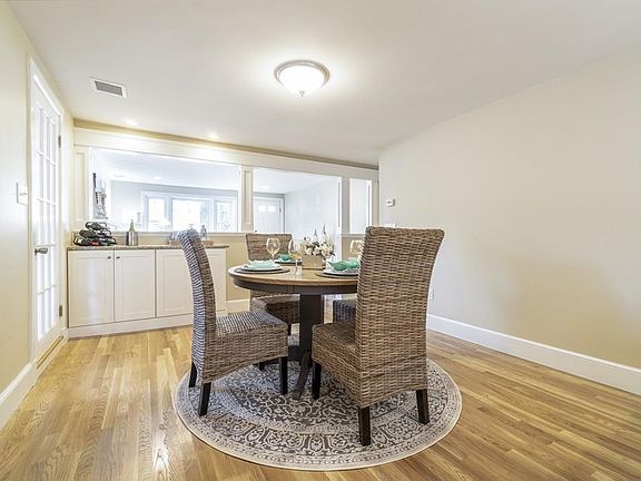3rd image of 61 Lovell St