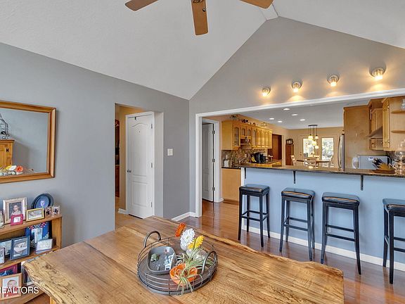 4th image of 1829 Southcliff Dr
