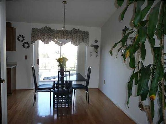 5th image of 54 Markie Dr E
