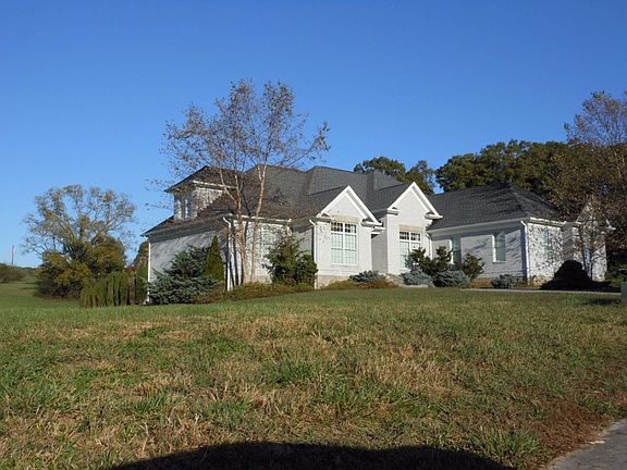 2nd image of 105 Luxury Ln