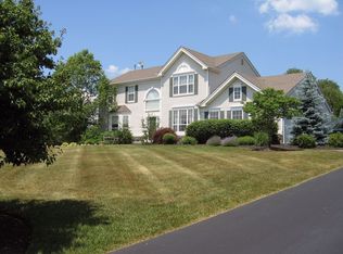 16 Midvale Dr, Pittstown, NJ 08867