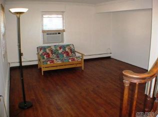 17 Rope Ln, Levittown, NY 11756