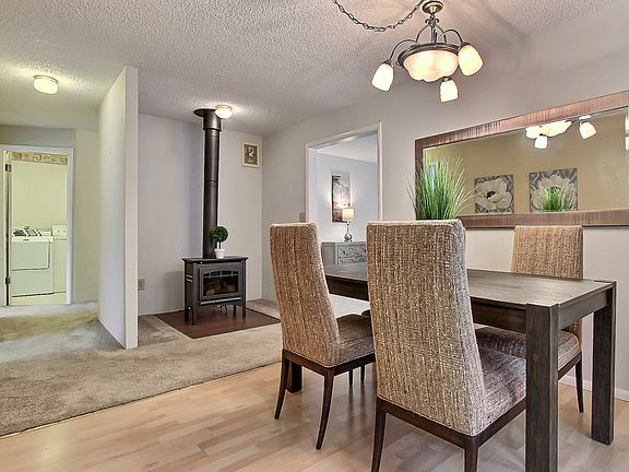 4th image of 2934 40th Ave NE