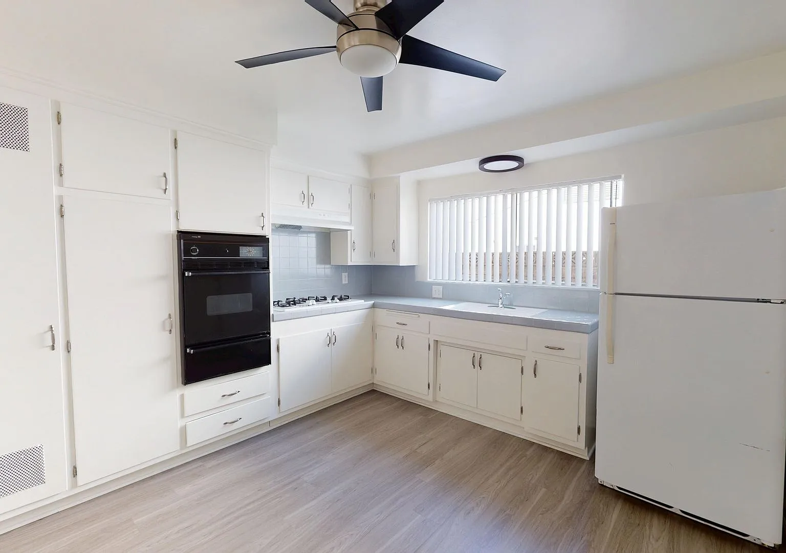 2266 Del Mar — Photo 3