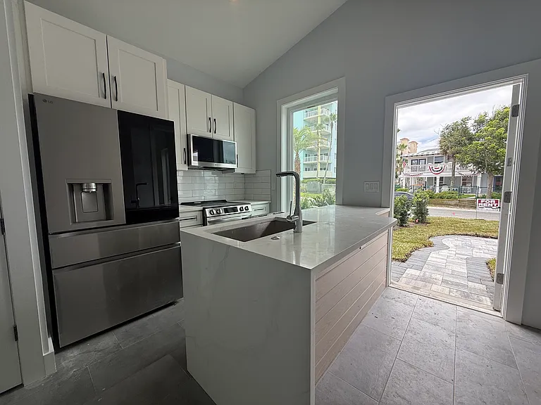 119 12th Ave N #103 — Photo 3