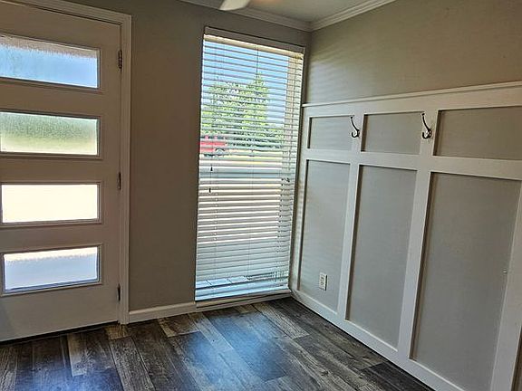 4th image of 3853 S Riverside Dr #3831