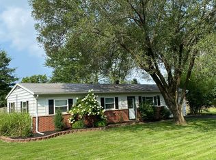 253 Ramsey Ln, Ballwin, MO 63021