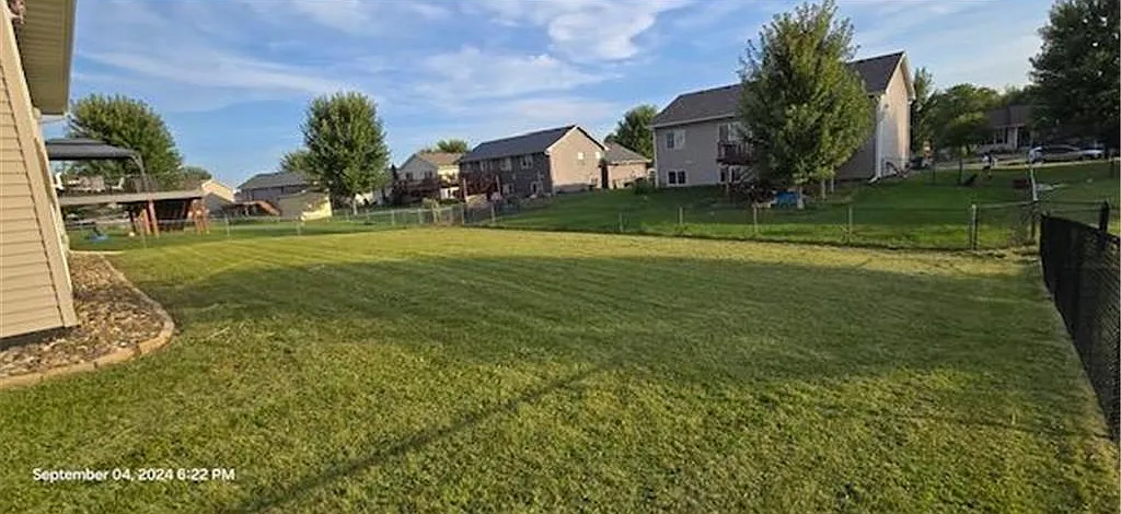 4 bed, 2208 sqft, $2,500 — Photo 2