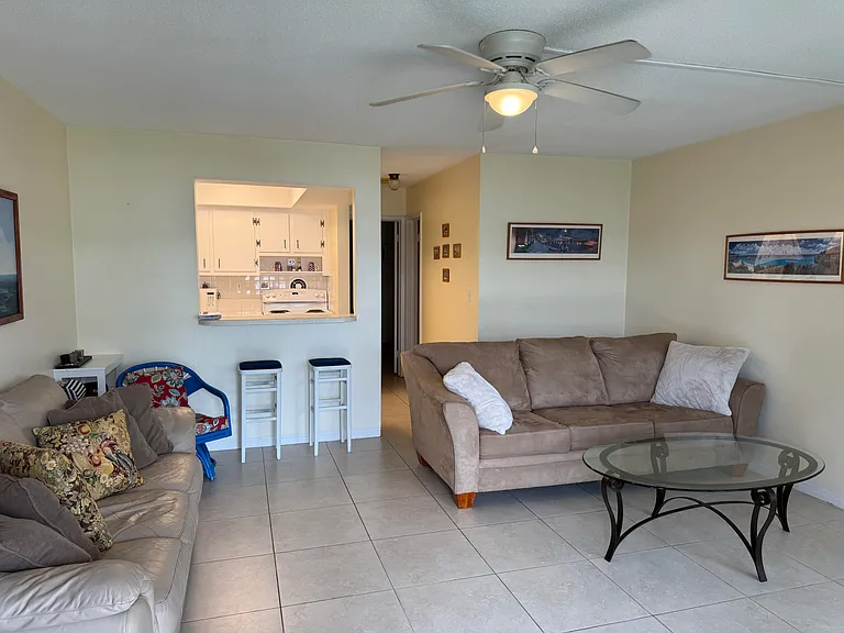 2841 NE 32nd St #2 — Photo 22