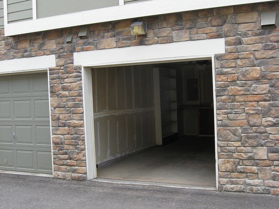 Attached Garage