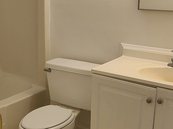 2nd image of 500 N Jefferson Ave APT H3