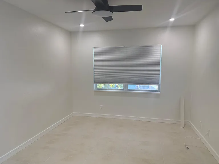 2725 Middle River Dr #11 — Photo 11