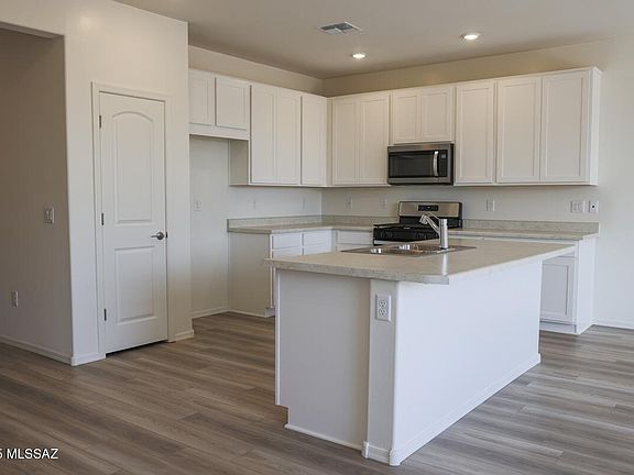 2nd image of 929 W Calle Alta Curva