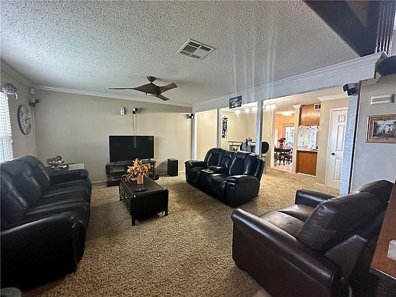 2nd image of 2464 Oxford Pl
