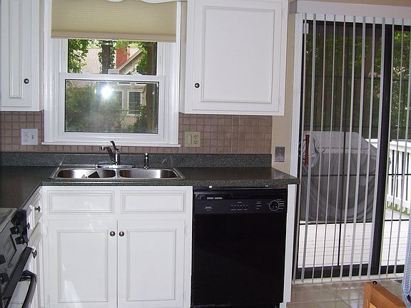 3rd image of 10710 W 98th St