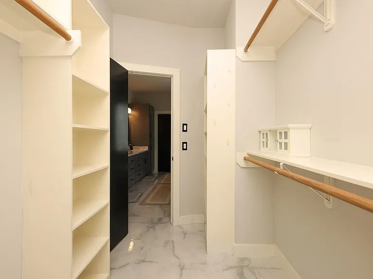 9715 Riddlewood Ln — Photo 31