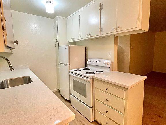 3rd image of 2236 Lincoln Ave #B